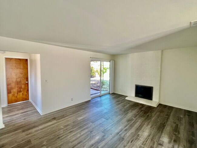 Foto del edificio - North Clairemont Gem | Fully Remodeled with Indoor-Outdoor Living & Designer Finishes