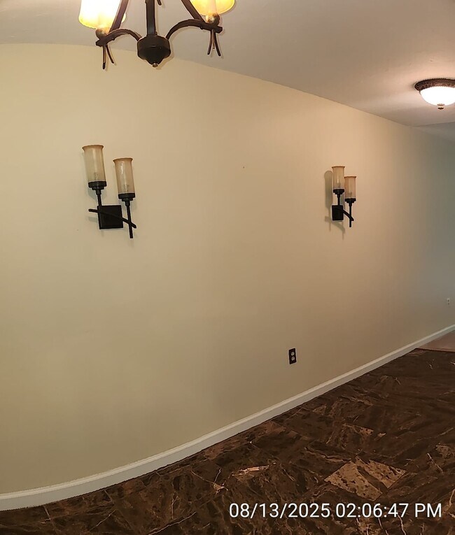 Building Photo - 221 Topi Trail