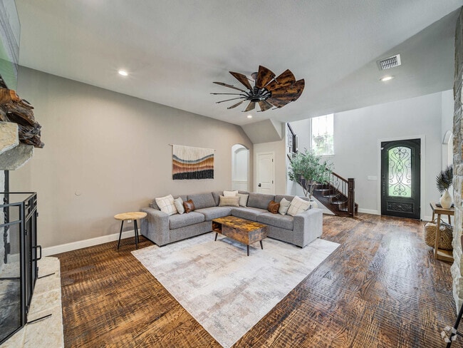 Building Photo - 200 Cove Dr