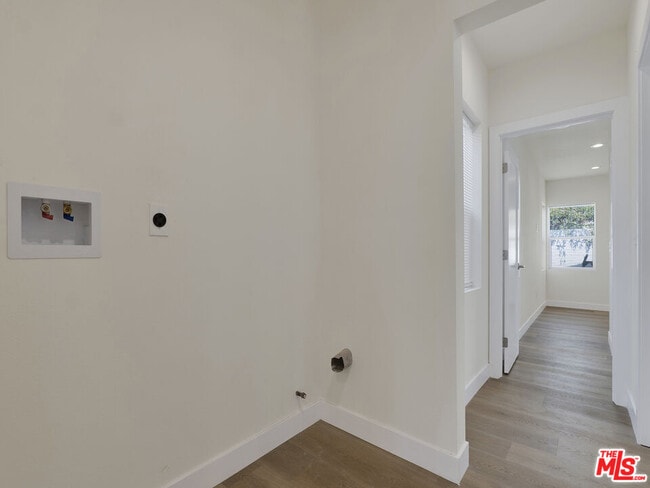Building Photo - 527 W 90th St