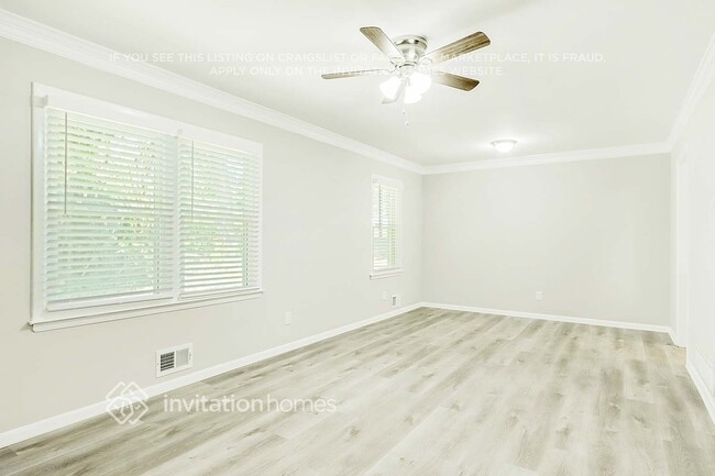 Foto del edificio - 808 Parkstone Dr