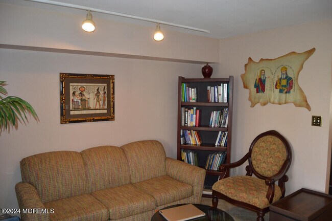 Foto del edificio - 245 Larchwood Ct