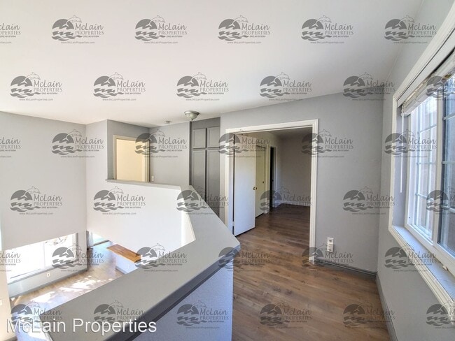 Building Photo - 2 br, 2.5 bath House - 2583 Regent Rd.
