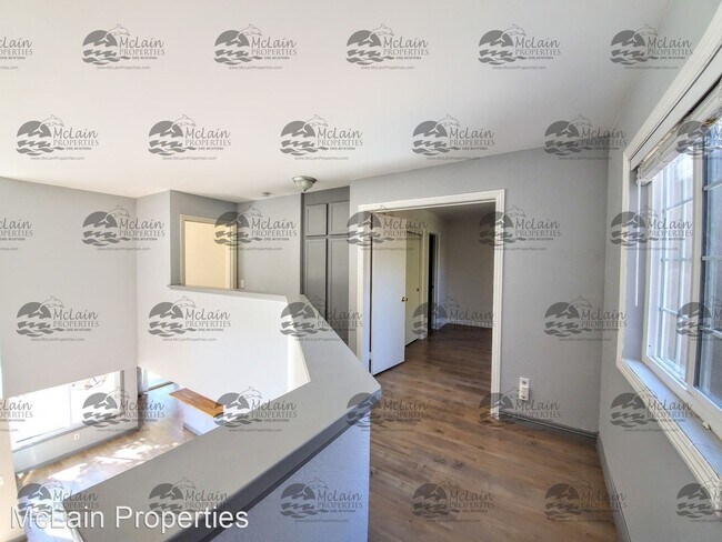 Foto del edificio - 2 br, 2.5 bath House - 2583 Regent Rd.