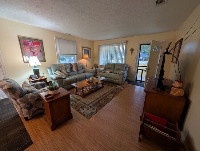 Foto del edificio - 104 Sharyn Ln