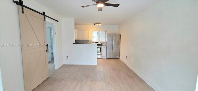 Foto del edificio - 1540 NE 118th St