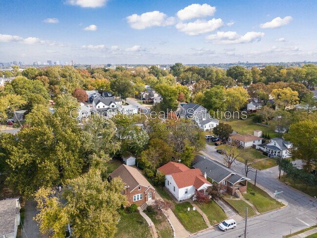 Foto del edificio - 8511 Florence Ave