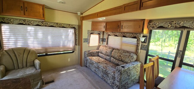 Building Photo - 1 Bed 1 Bath camper
