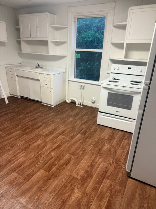 Foto del edificio - 2 Bedroom 1 Bath Available to Rent for $72...