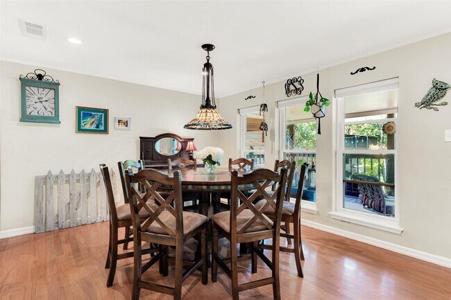 Foto del edificio - 319 E Spring Valley Rd