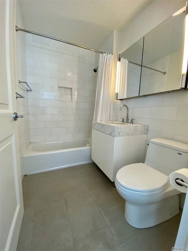 Foto del edificio - 300 E 64th St