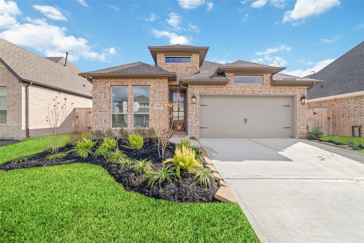 Primary Photo - 1434 Girasol St