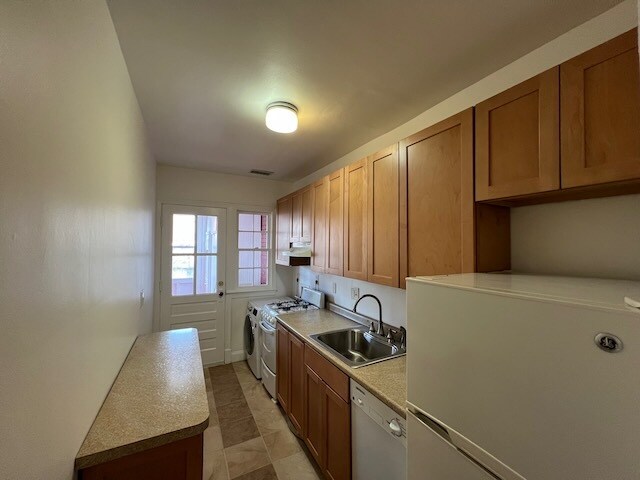 Kitchen - 3920 7th St NE