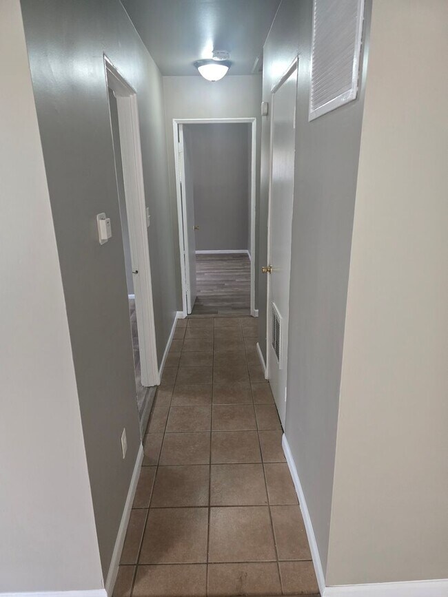 Foto del edificio - 3 Bedroom Slab Home with Garage