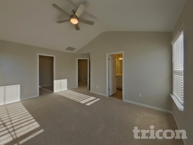 Building Photo - 2 Beautyberry St