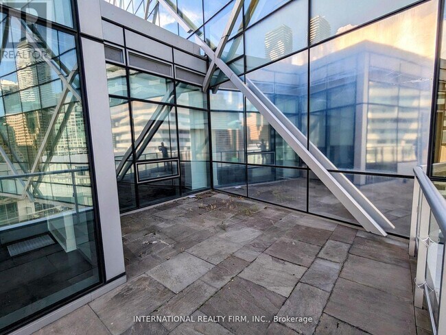 Photo du bâtiment - 1213-29 QUEENS QUAY E