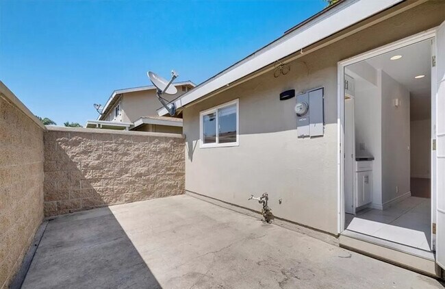 Foto del edificio - 19860 Claremont Ln