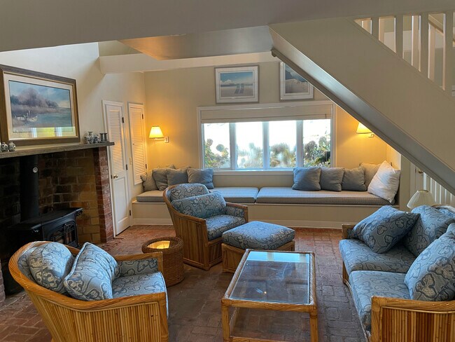 Foto del edificio - 130 Wallacks Dr