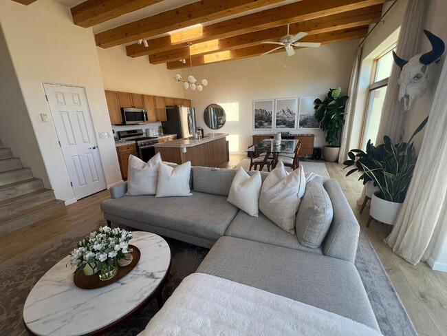 Building Photo - 772 Viento Cir