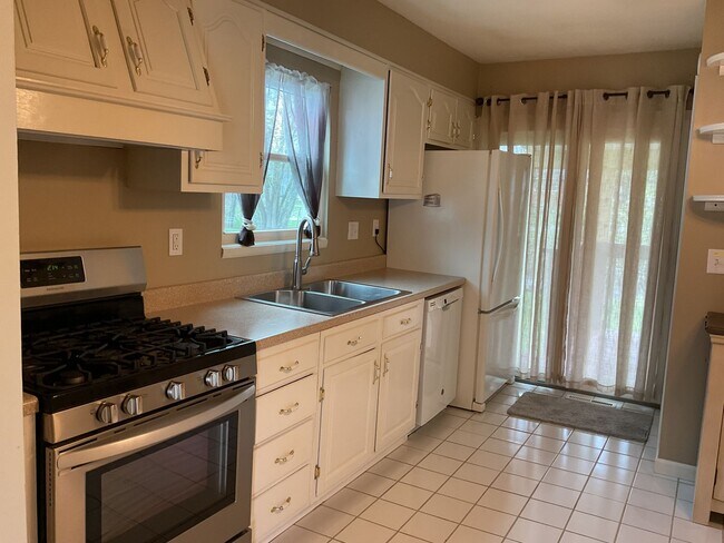 Foto del edificio - COZY 3 BEDROOM HOME
