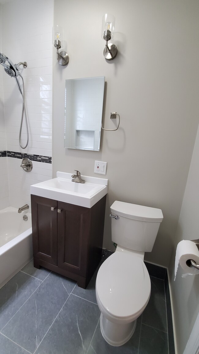 Bathroom - 25 Nelson Pl