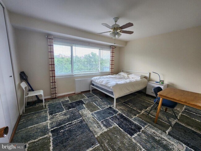 Foto del edificio - 4201 Cathedral Ave NW