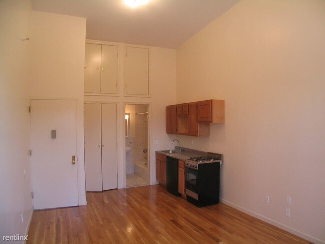 Building Photo - 637 Bushwick Ave