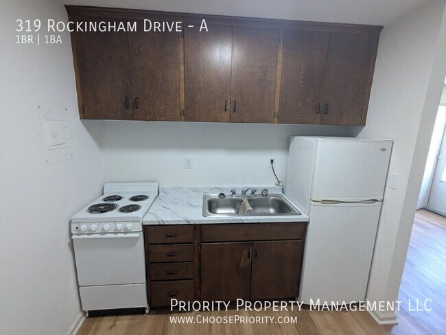 Foto del edificio - 319 Rockingham Dr