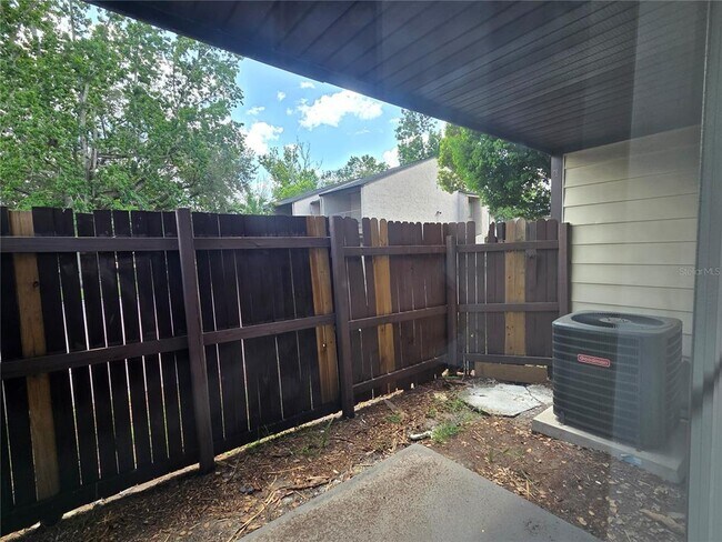 Building Photo - 4001 Woodfern Dr