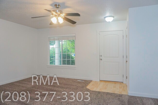 Building Photo - 10108 W Portola Dr