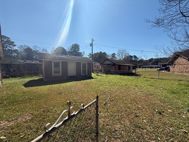 Foto del edificio - ** 3 Bed 1 Bath located in Morningview ** Call 334-366-9198 to schedule a self showing