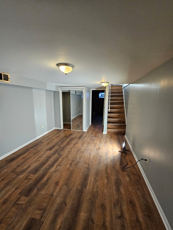 Building Photo - 1136 E 81st St