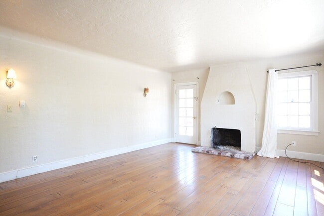 Building Photo - Three bedroom Napa Valley Home