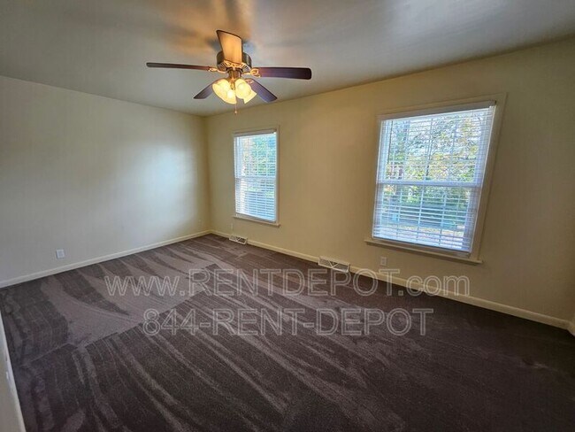 Foto del edificio - 7101 Pinehurst Dr