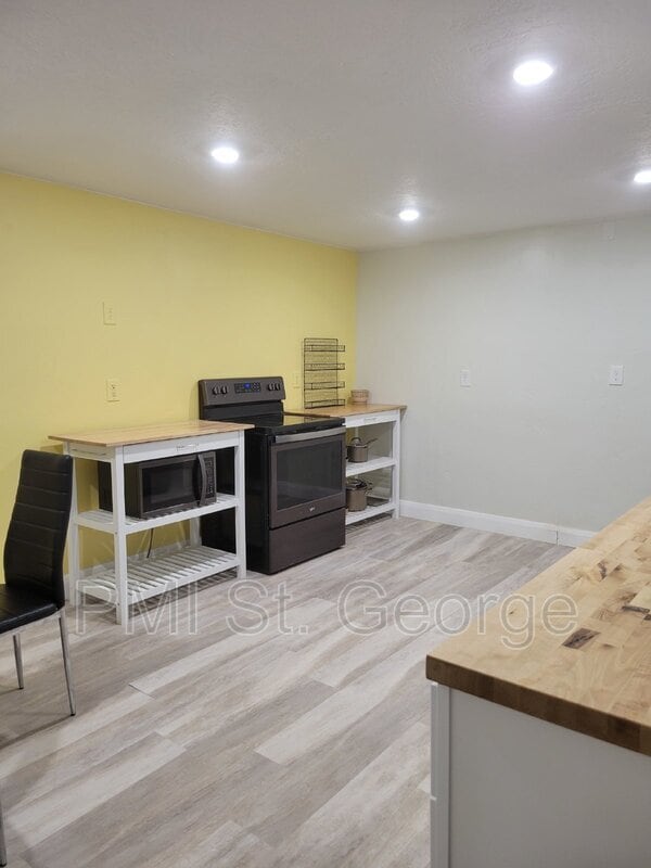 Foto del edificio - 1065 Canyon St