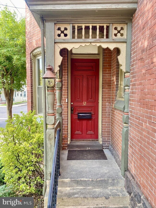 344 King Street 1st Floor Apt. E, Pottstown, PA 19464 Room for Rent