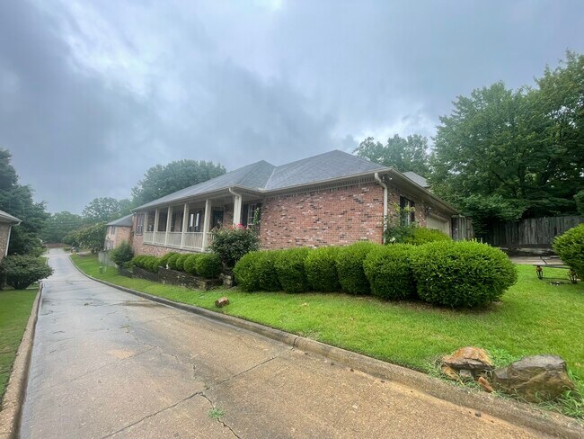 Building Photo - 1323 Gleneagles Ln