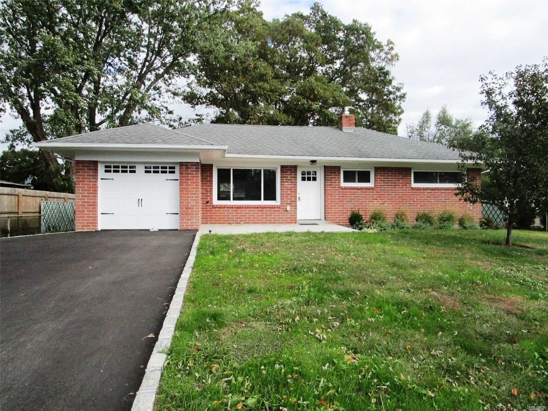 Primary Photo - 1057 Thompson Dr