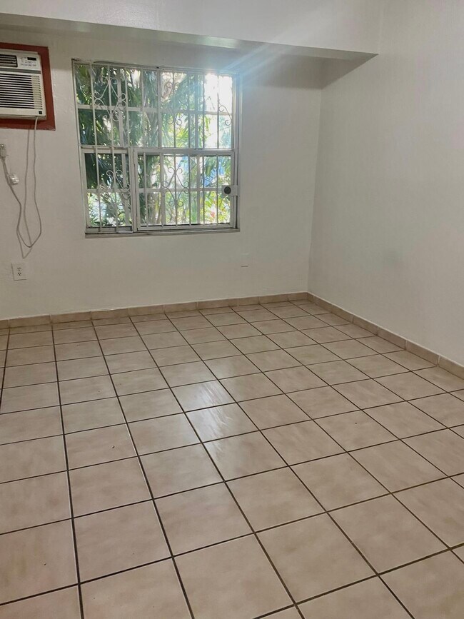 Foto del edificio - 225 NW 23rd Ave