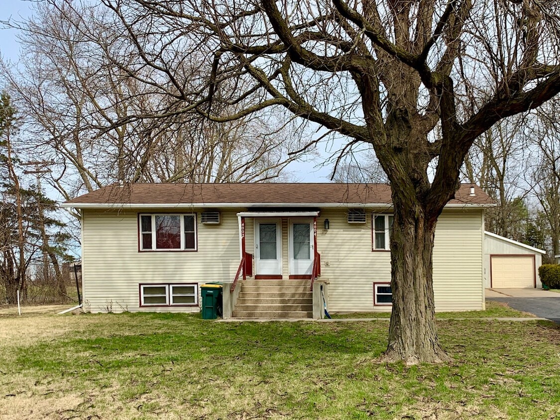 Primary Photo - 4002 Bruns Ave