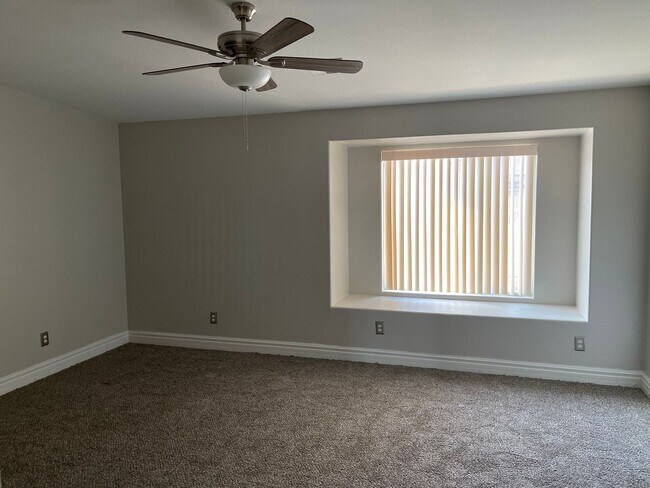 Building Photo - Spacious 2-Story Townhome in Gated Communi...