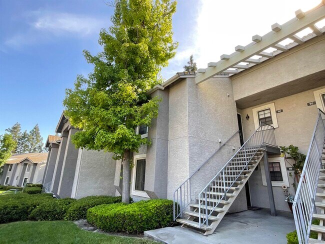 Building Photo - 14954 Avenida Venusto