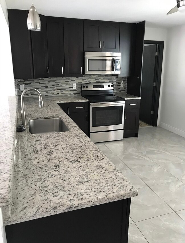 Foto del edificio - 1320 Milano Dr