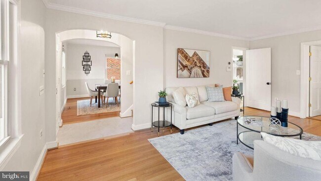 Foto del edificio - 4714 Upton St NW