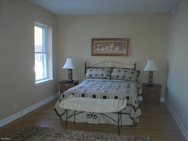 Building Photo - 2 br, 2 bath Apartment - 6301 N Talman Ave