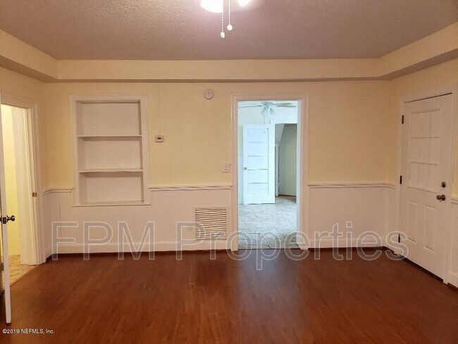Building Photo - 6348 Hyde Grove Ave