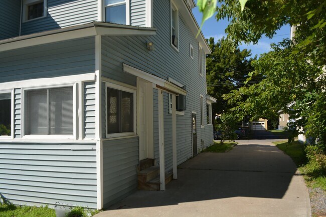 Building Photo - 225 Thieme Pl