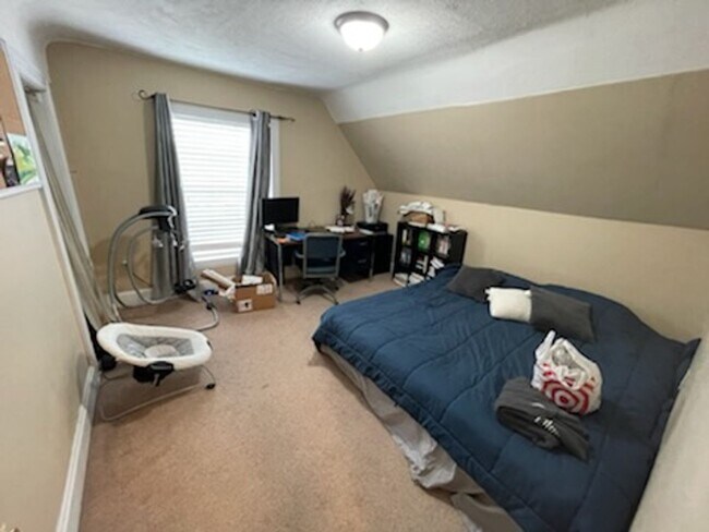 Building Photo - Charming 3-Bedroom Single Family Home in S...