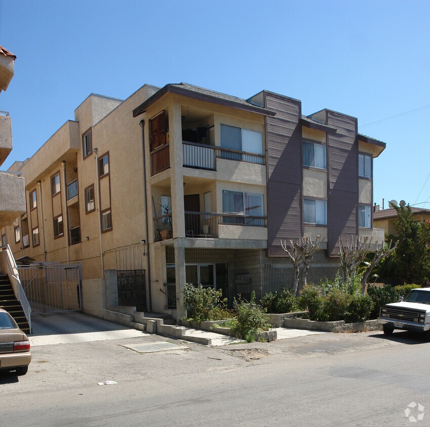 Building Photo - 10204 Samoa Ave