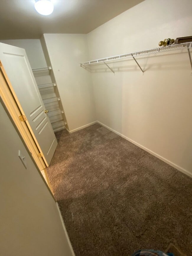 Building Photo - Adorable Cozy River Ranch House